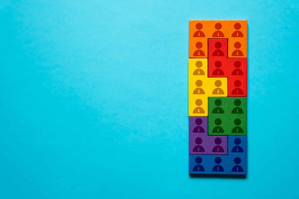 Come può un'azienda di elettronica di consumo ridurre i costi di produzione senza compromettere la qualità?