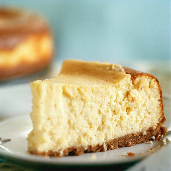 Come realizzare una cheesecake al cioccolato senza forno con base di biscotti al cacao?